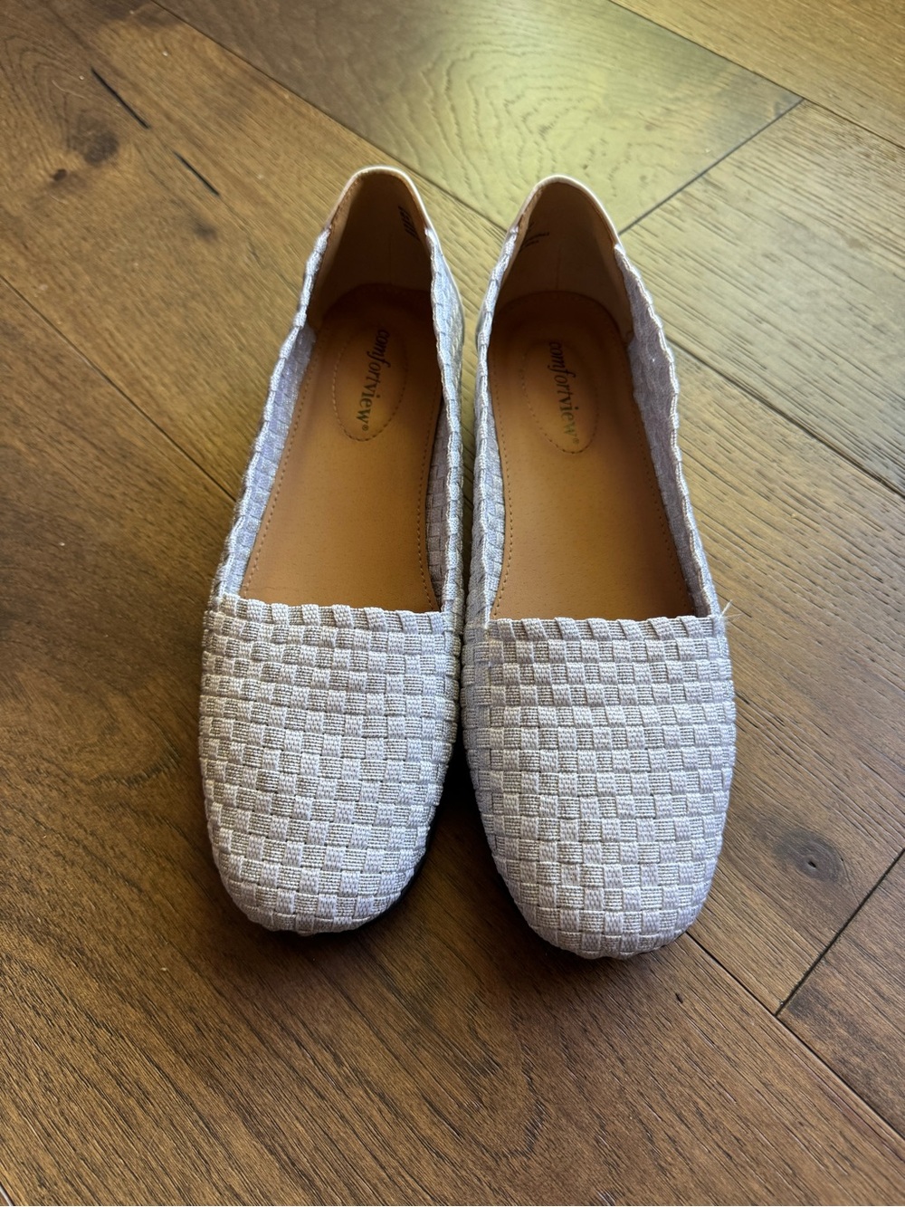 Comfortview Women’s 8.5M White Metallic Woven Stretch Slip-On Comfort Flats